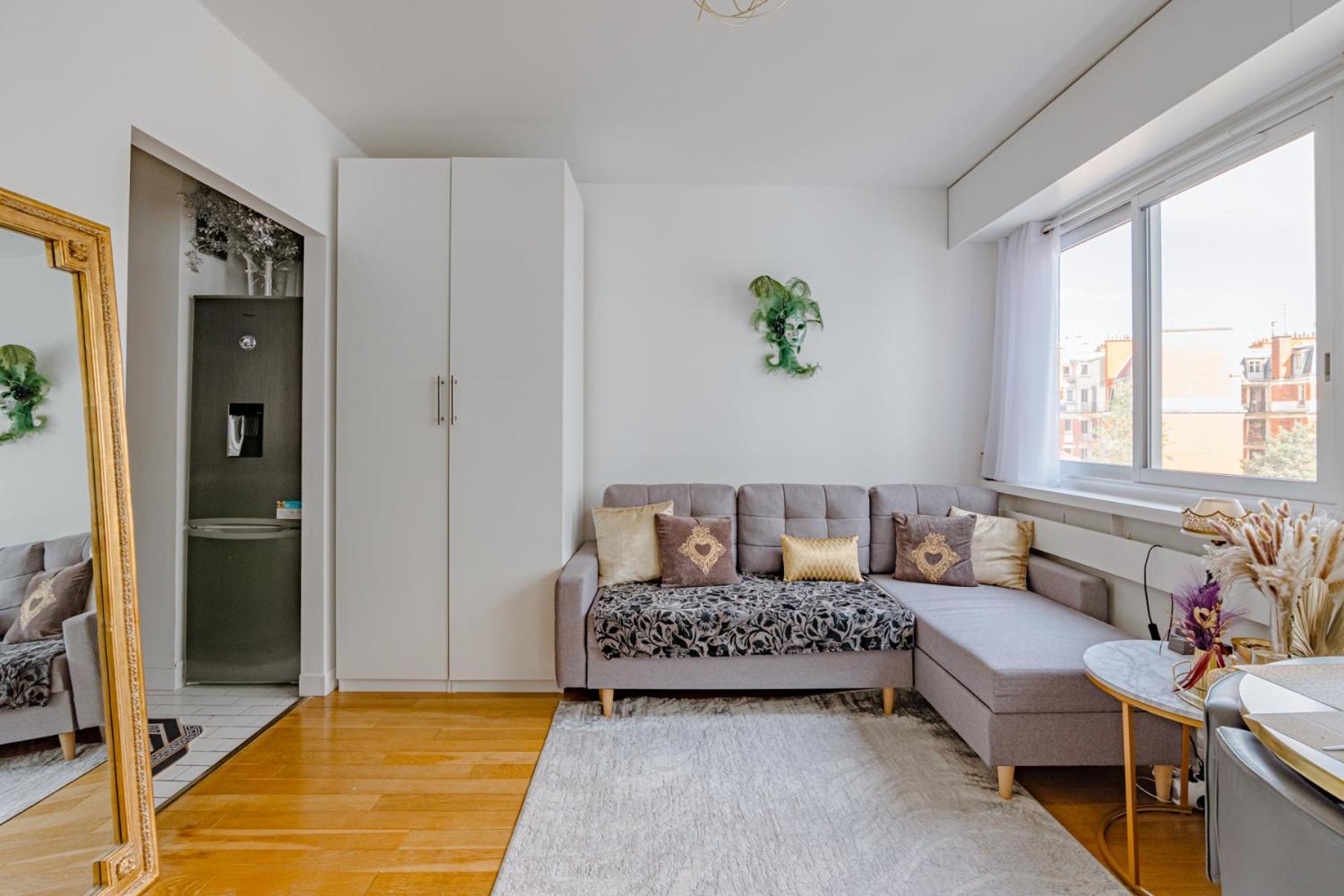 With Eiffel Tower View! Apartment