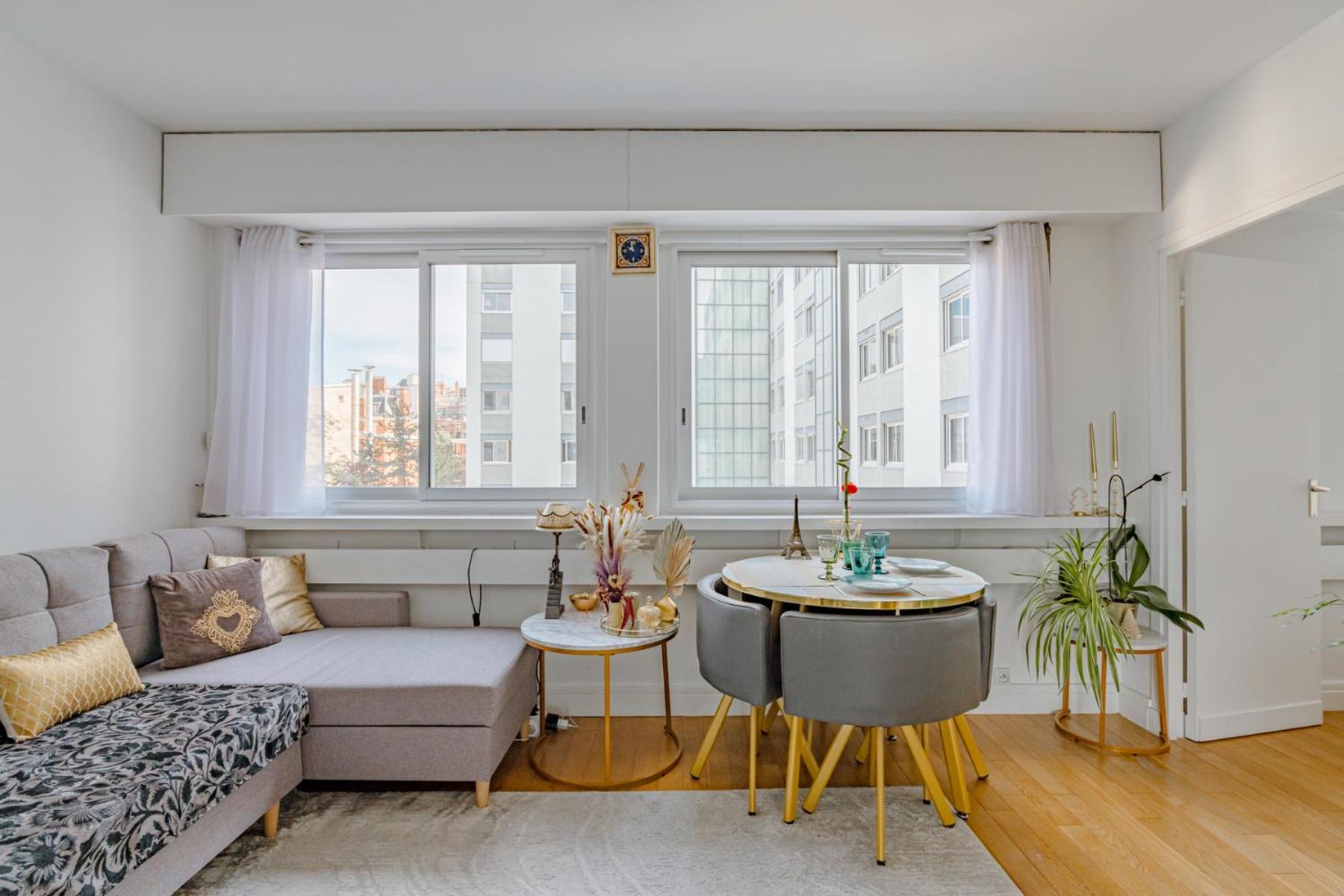 Apartment With Eiffel Tower View!