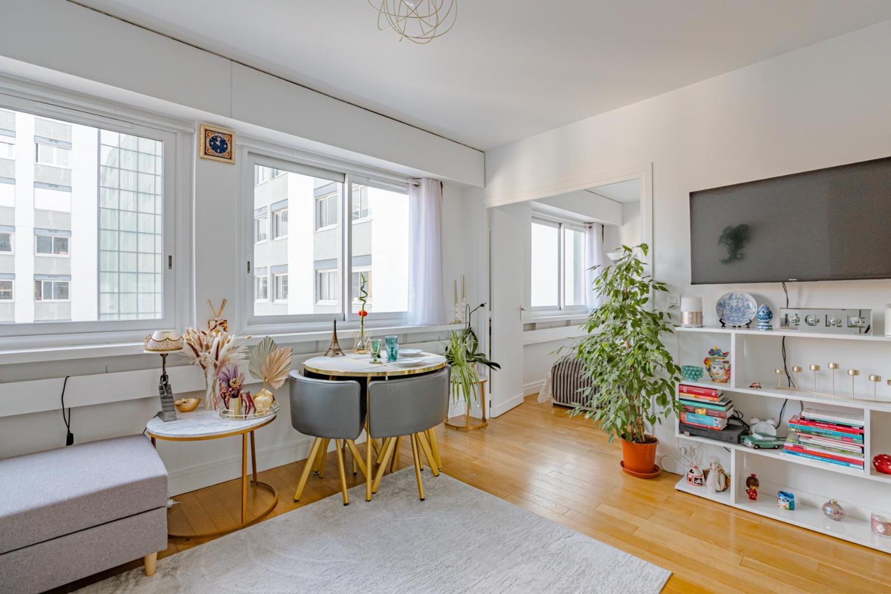 With Eiffel Tower View! Apartment Paris