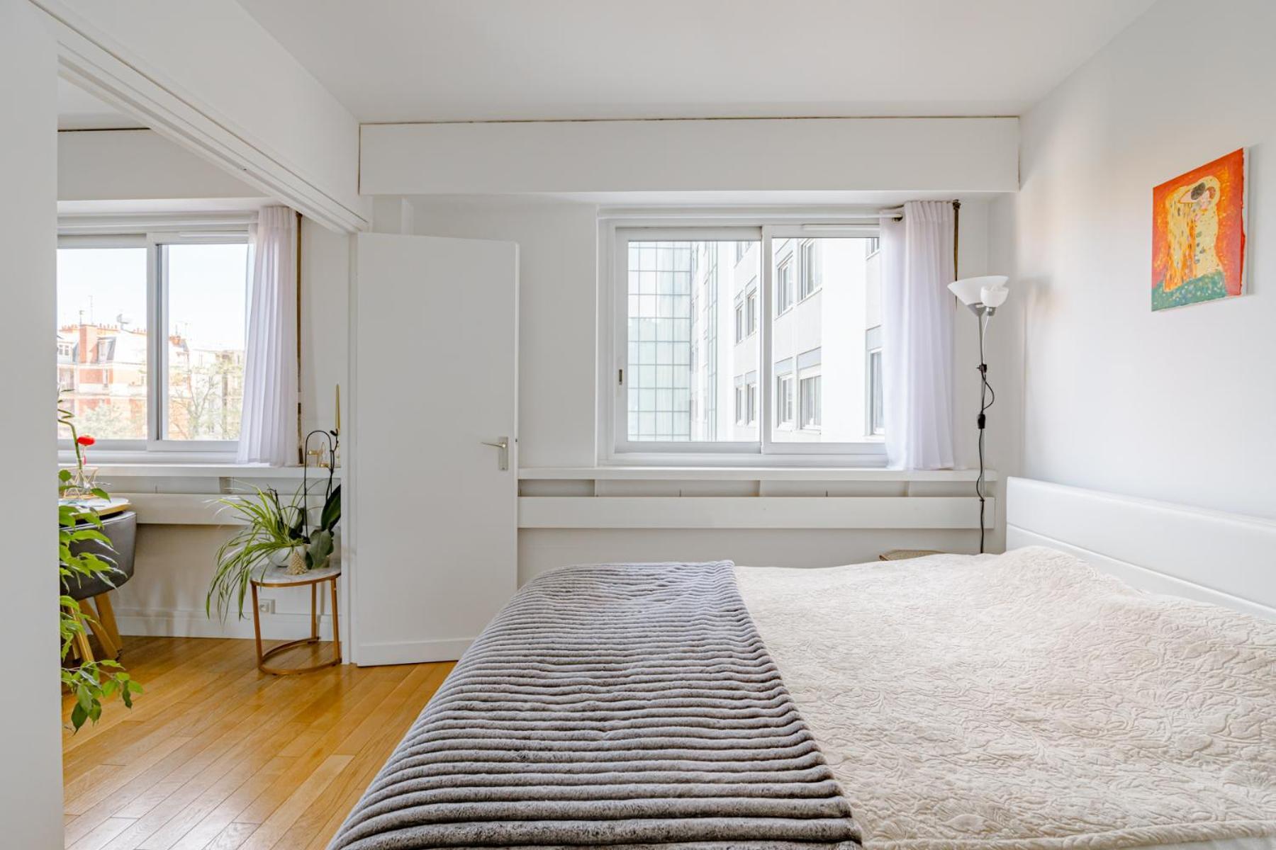 With Eiffel Tower View! Apartment